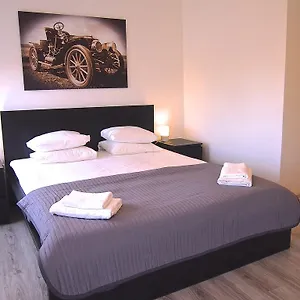 Royal Way Snug - Old Town Апартаменты